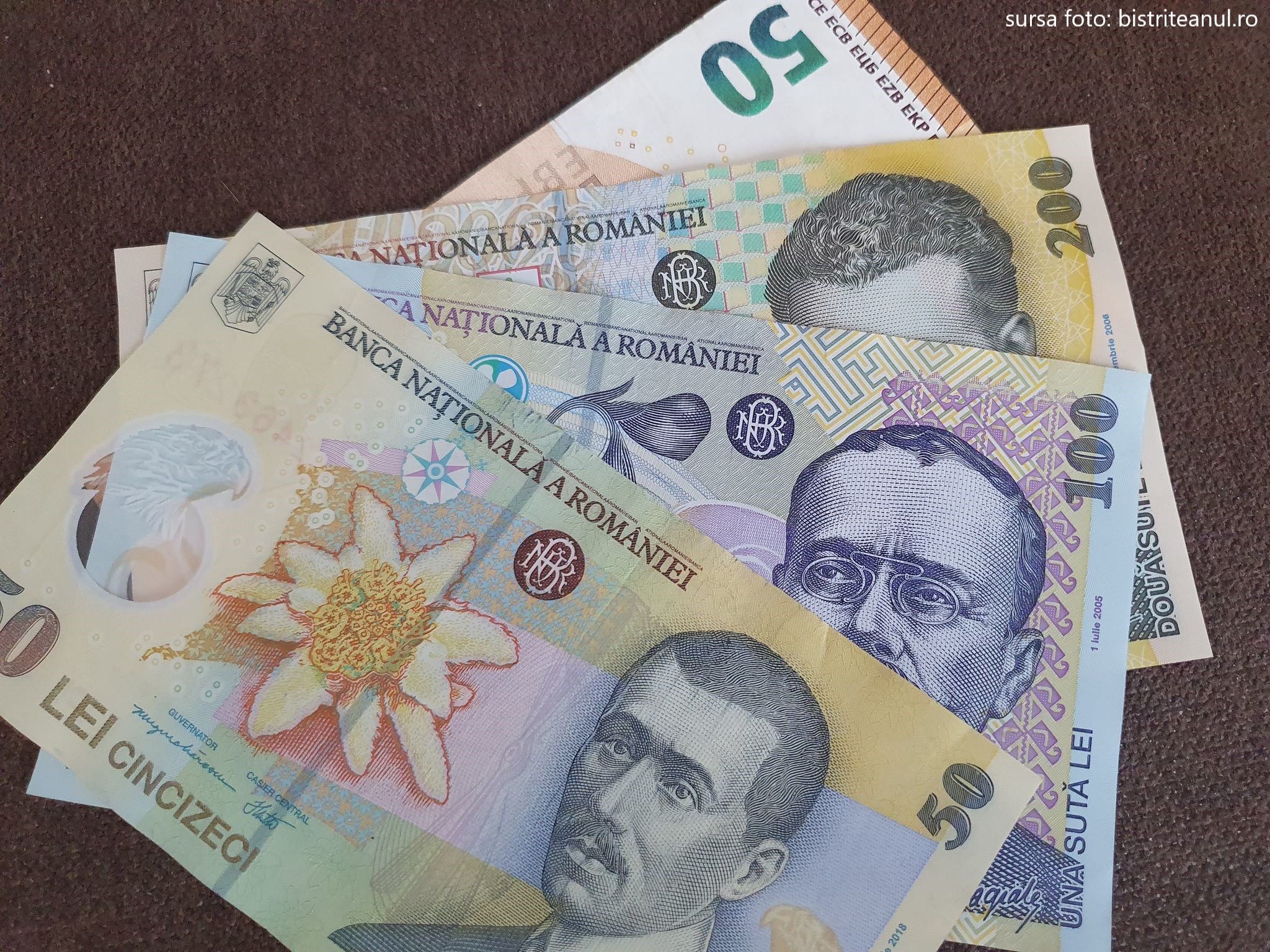 Bani pentru pensionari și rate amânate pentru românii „care se confruntă cu dificultăți financiare”