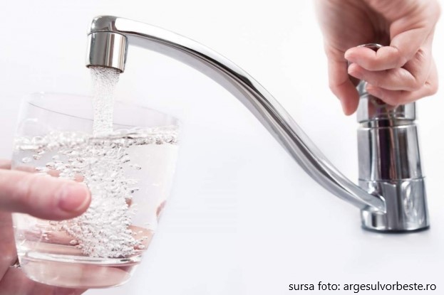 Nu folosiți apa din rețeaua publică pentru umplerea piscinelor sau stropitul spațiilor verzi